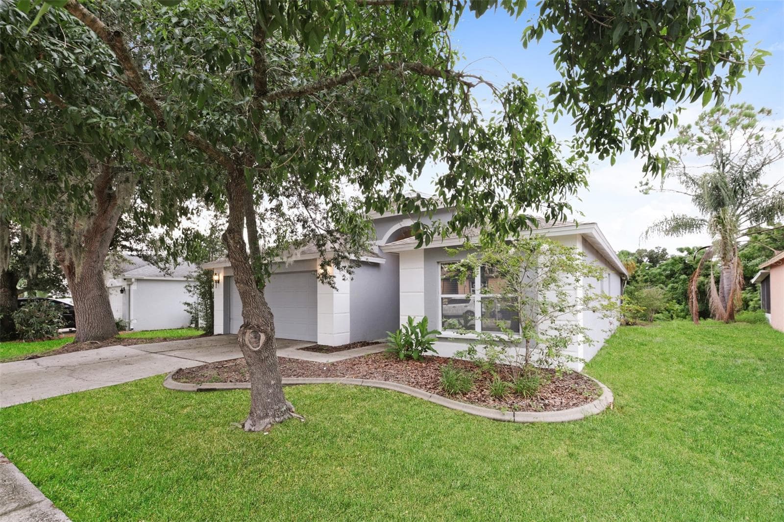 Single Family Residence at 823 ROCKY MOUNTAIN CT, VALRICO, photo 2 of 21