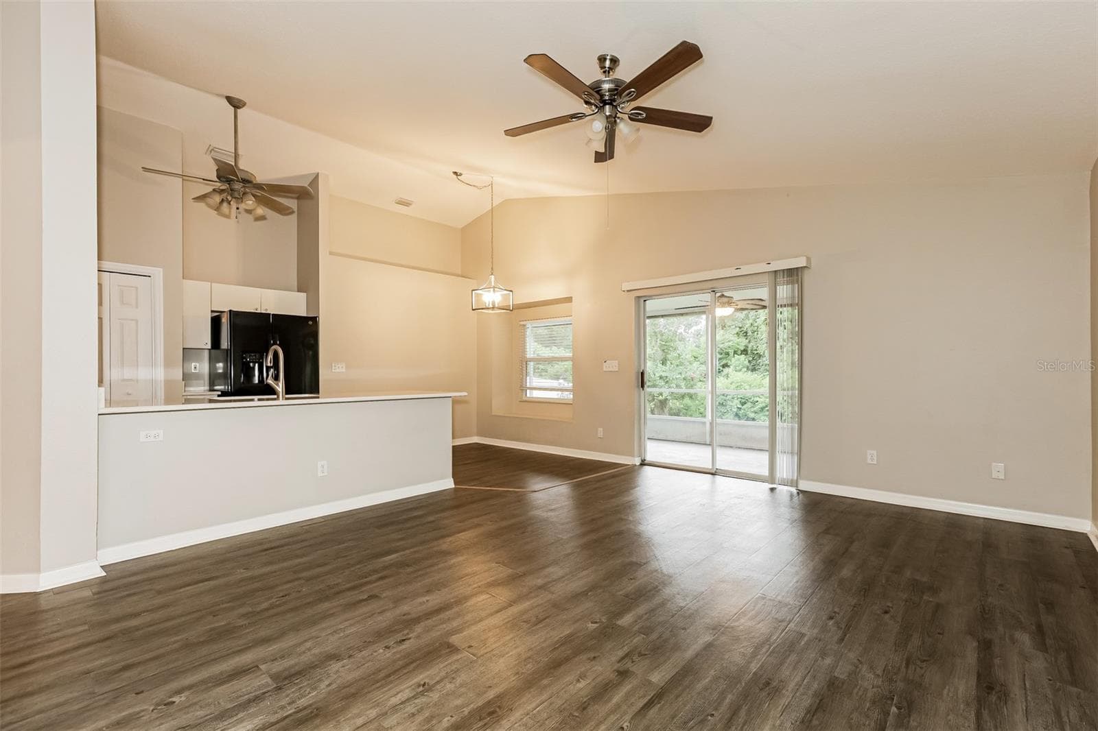 Single Family Residence at 823 ROCKY MOUNTAIN CT, VALRICO, photo 3 of 21