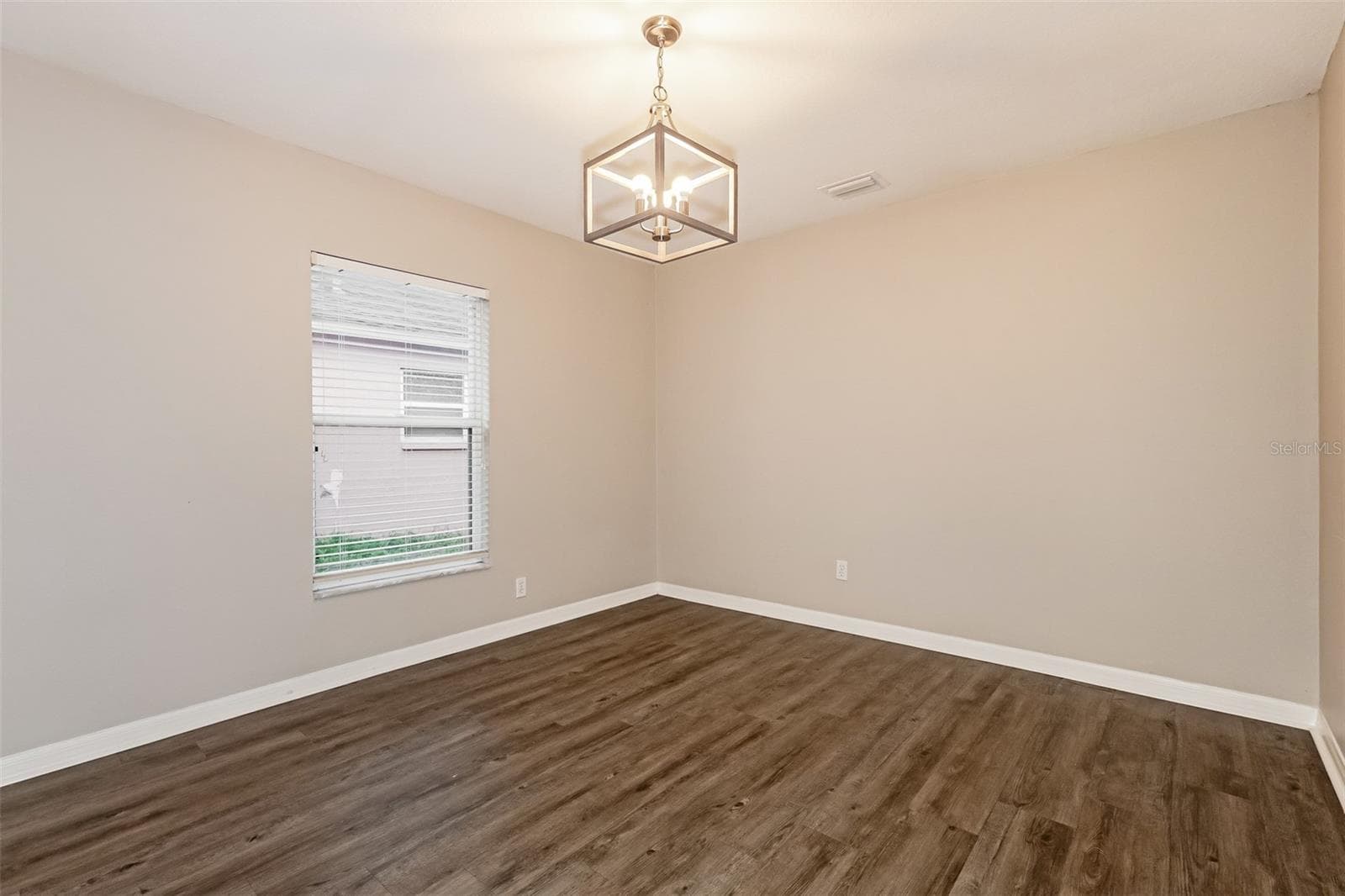 Single Family Residence at 823 ROCKY MOUNTAIN CT, VALRICO, photo 6 of 21