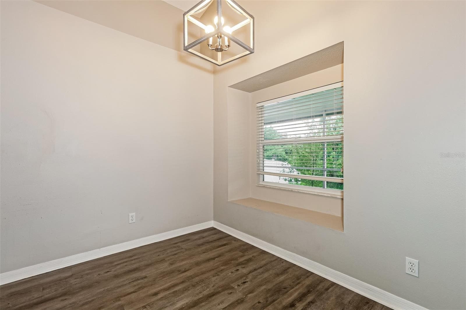 Single Family Residence at 823 ROCKY MOUNTAIN CT, VALRICO, photo 7 of 21