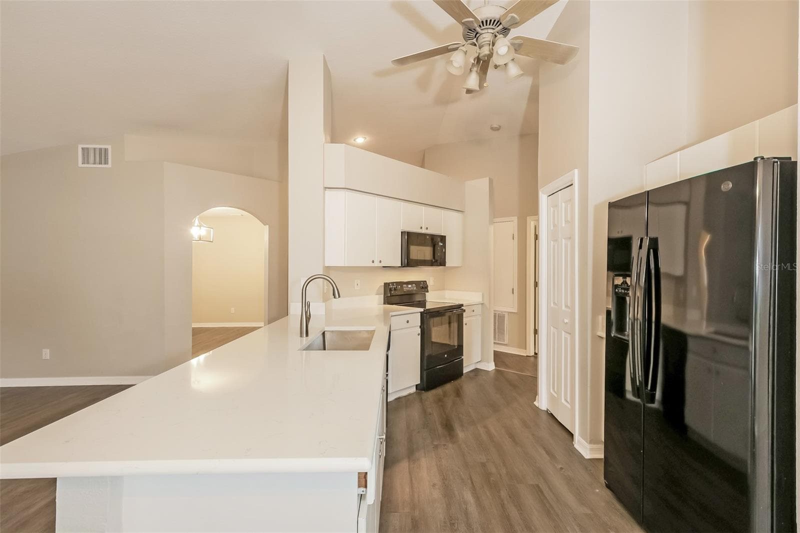 Single Family Residence at 823 ROCKY MOUNTAIN CT, VALRICO, photo 10 of 21