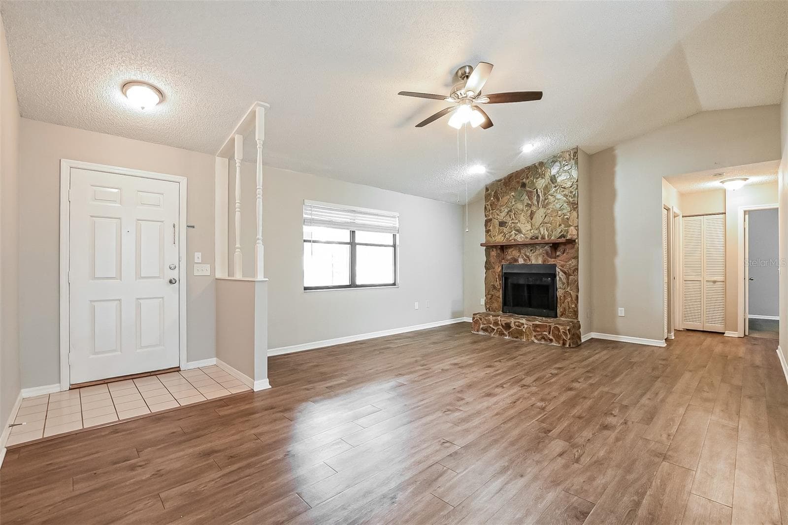 Single Family Residence at 1309 COVE PL, TAVARES, photo 2 of 20