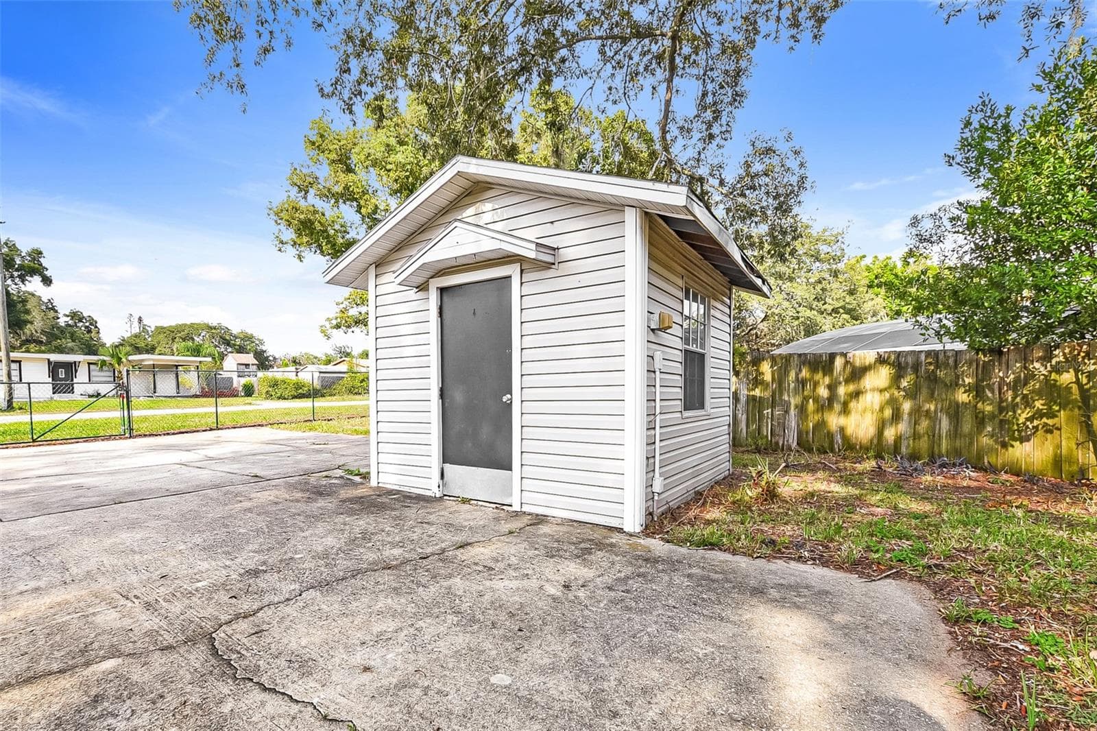 Single Family Residence at 1309 COVE PL, TAVARES, photo 18 of 20