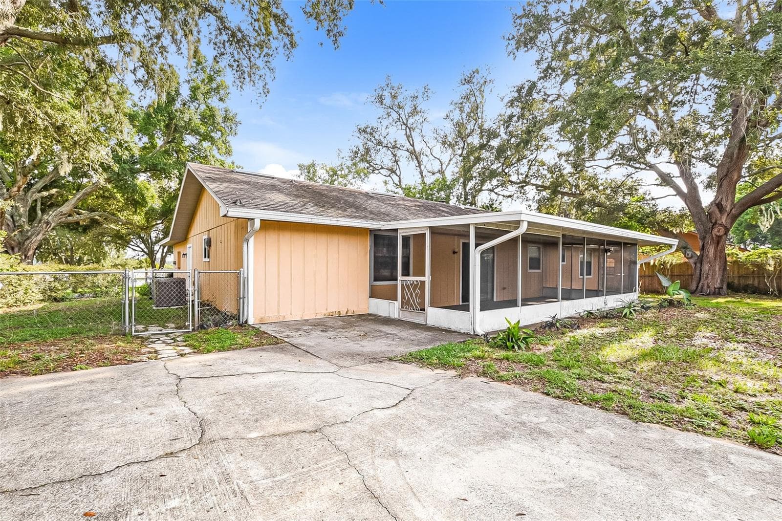 Single Family Residence at 1309 COVE PL, TAVARES, photo 19 of 20
