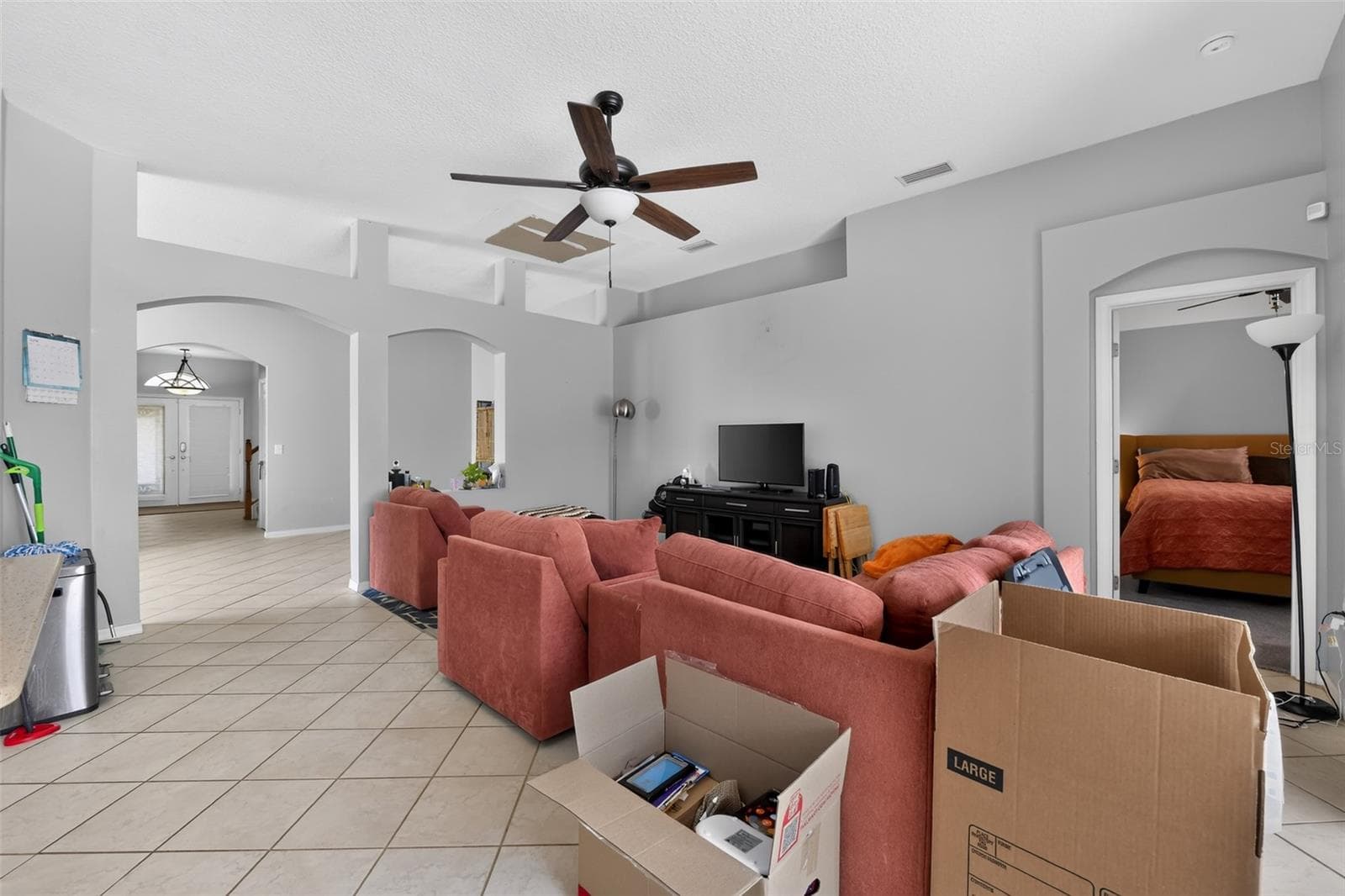 Single Family Residence at 6717 GUILFORD CREST DR, APOLLO BEACH, photo 4 of 32