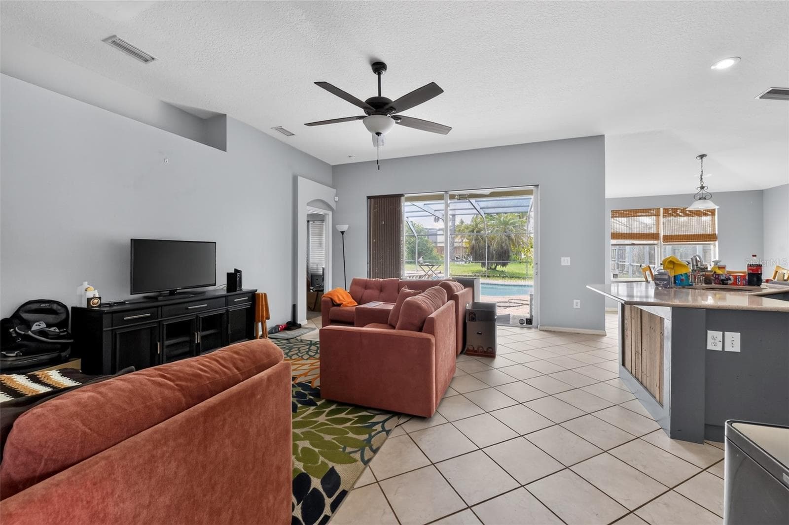 Single Family Residence at 6717 GUILFORD CREST DR, APOLLO BEACH, photo 5 of 32