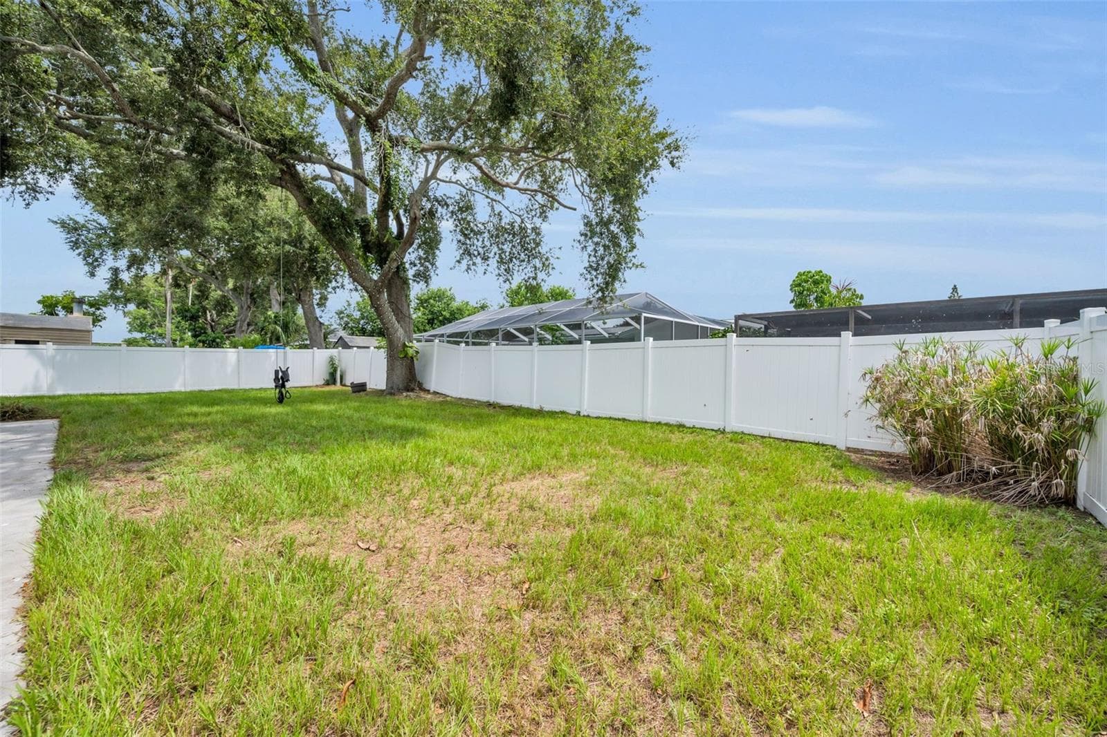 Large Pool sized backyard - 13760 87TH PL, SEMINOLE