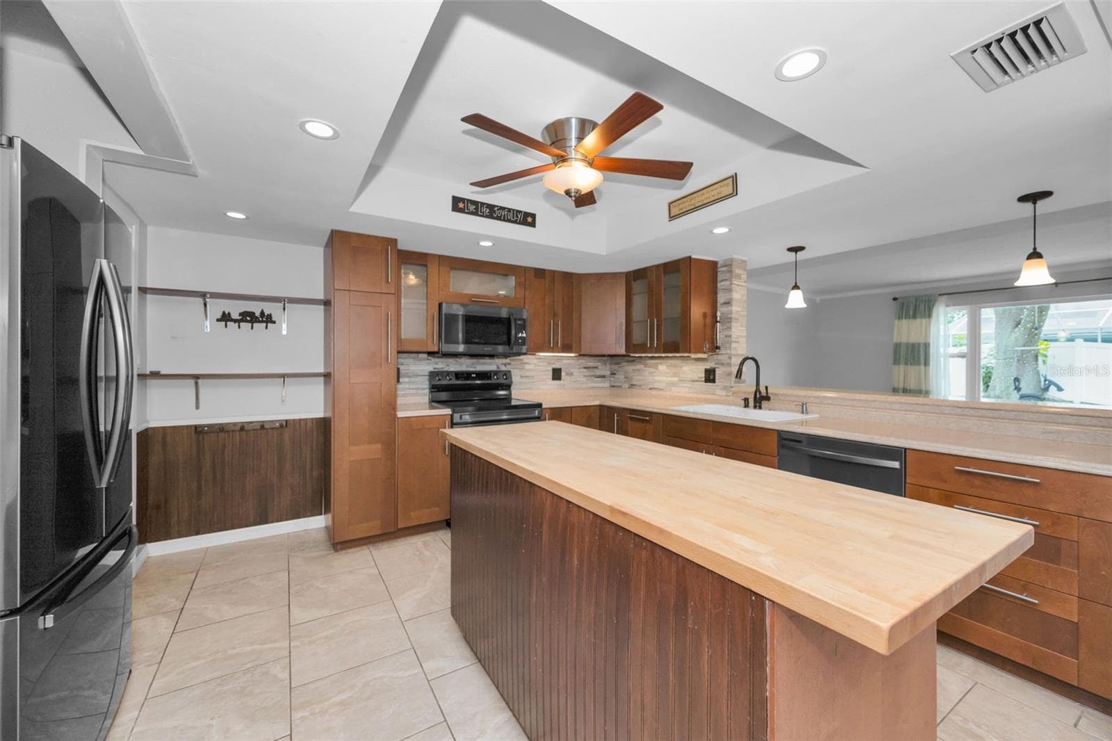 Kitchen with Center Island - 13760 87TH PL, SEMINOLE