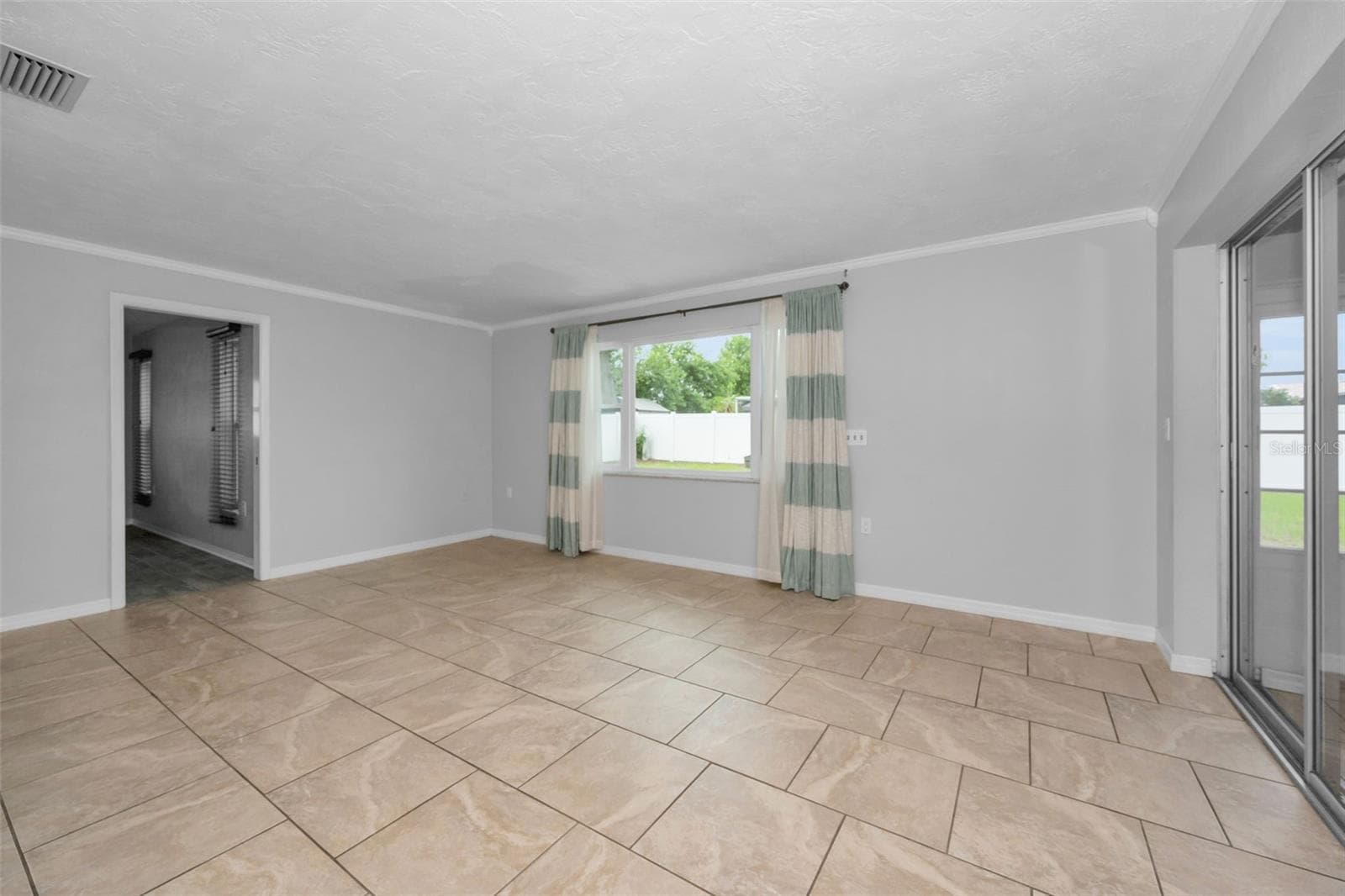 Family Room off the Kitchen - 13760 87TH PL, SEMINOLE