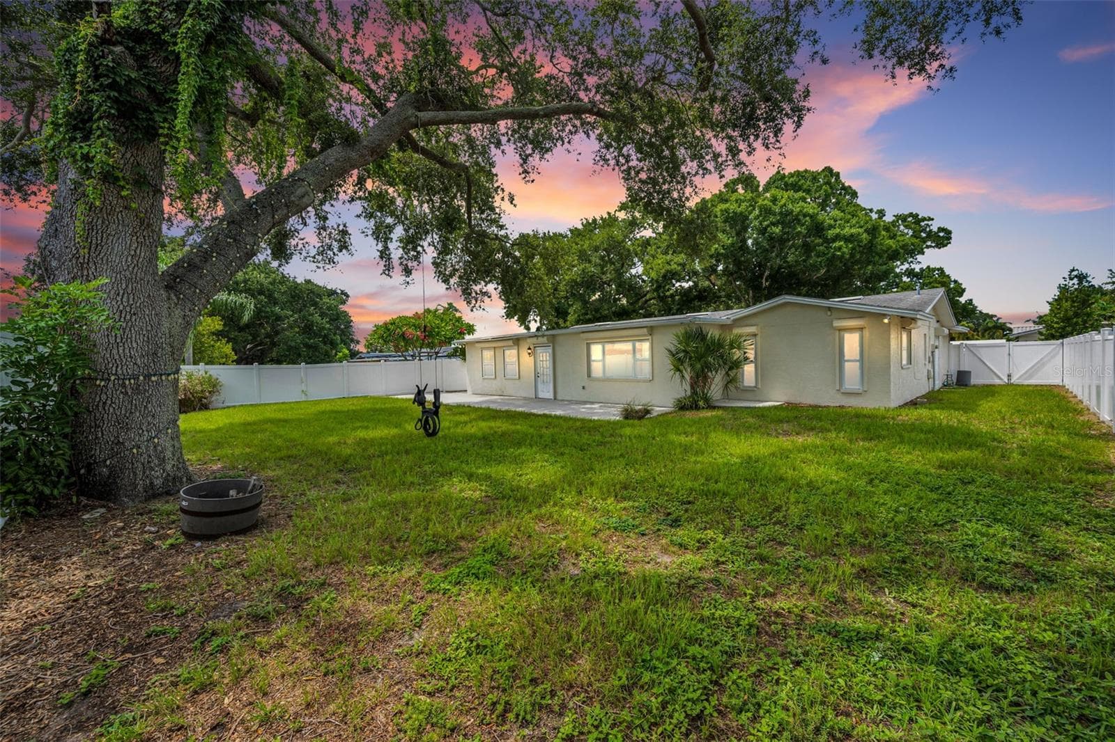 Huge backyard - 13760 87TH PL, SEMINOLE
