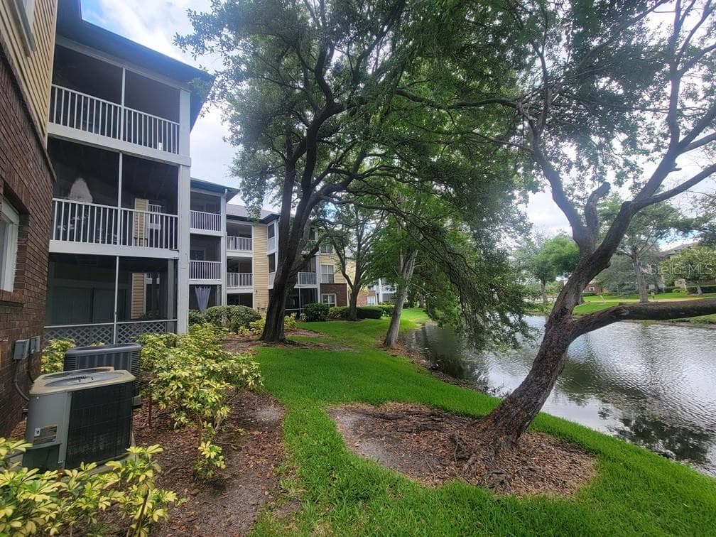 Condominium at 10024 STRAFFORD OAK CT #813, TAMPA, photo 2 of 16