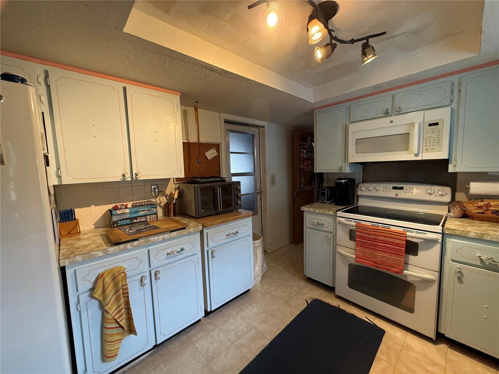 Single Family Residence at 7301 SAN CARLOS DR, PORT RICHEY, photo 16 of 36