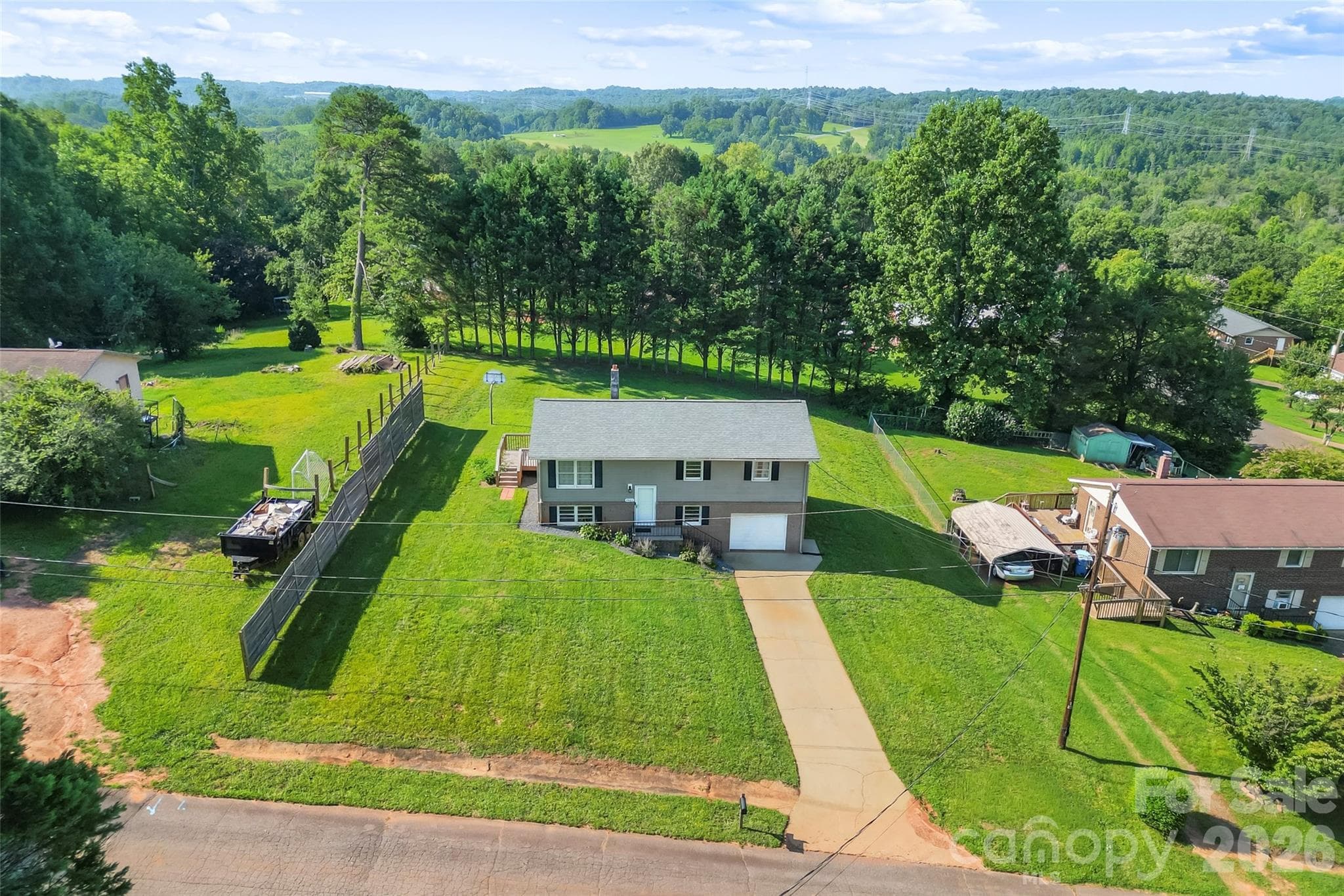 Large yard to enojy with family & friends - 4405 Landing Court, Hickory