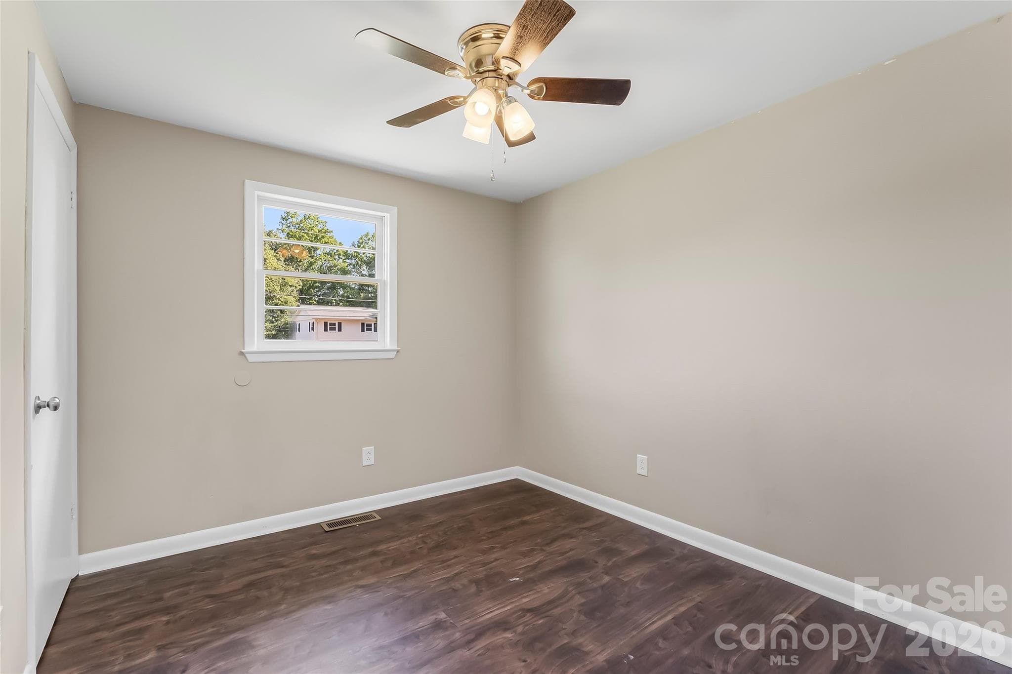 Guest Room - 4405 Landing Court, Hickory
