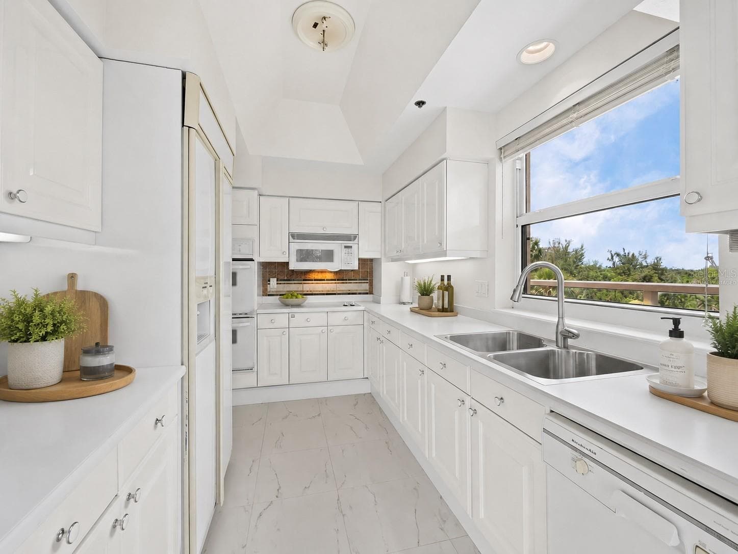 Virtually Staged - 3080 GRAND BAY BLVD #512, LONGBOAT KEY