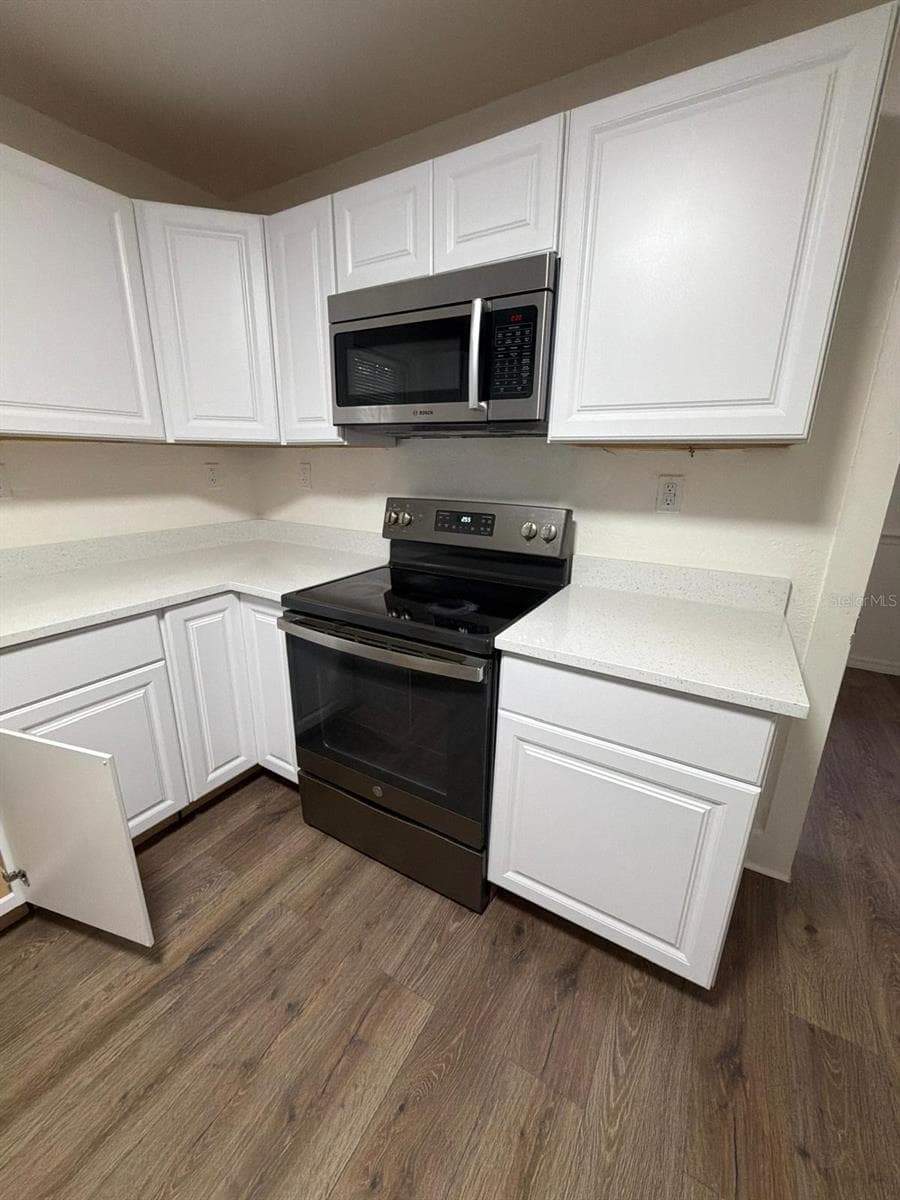 Kitchen - 233 S RHODES ST, MOUNT DORA