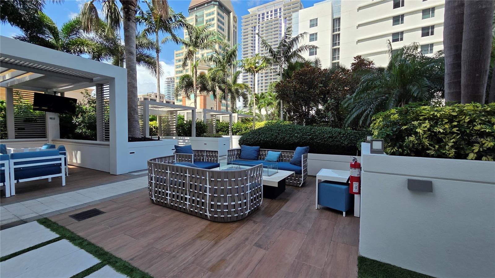 cabana and pool area - 100 1ST AVE N #2406, ST PETERSBURG