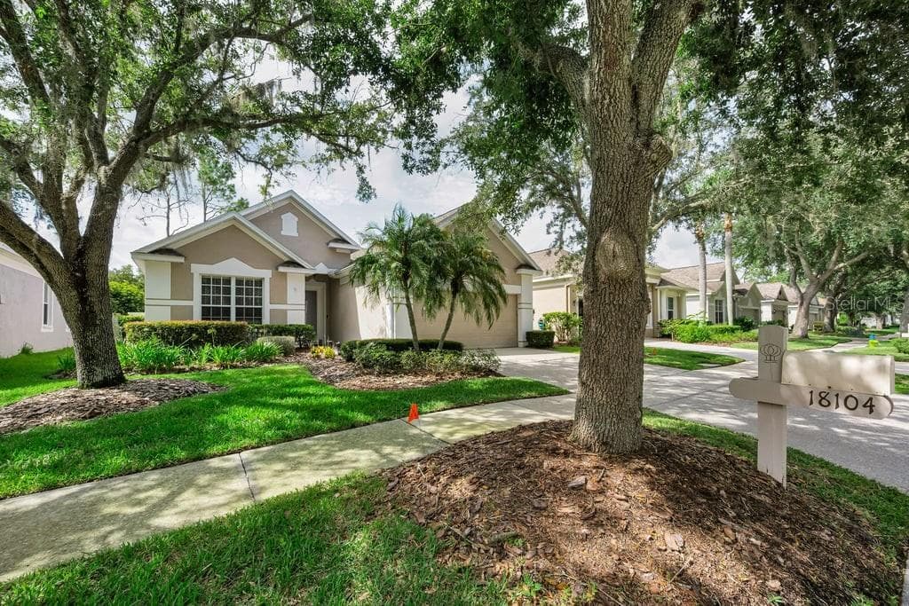 Single Family Residence at 18104 HAMDEN PARK WAY, TAMPA, photo 3 of 29