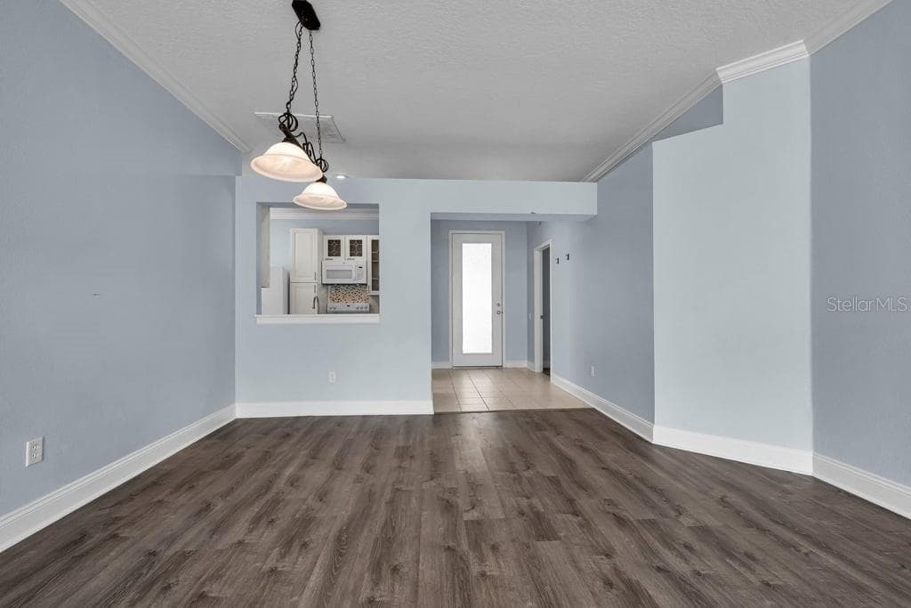 Single Family Residence at 18104 HAMDEN PARK WAY, TAMPA, photo 8 of 29