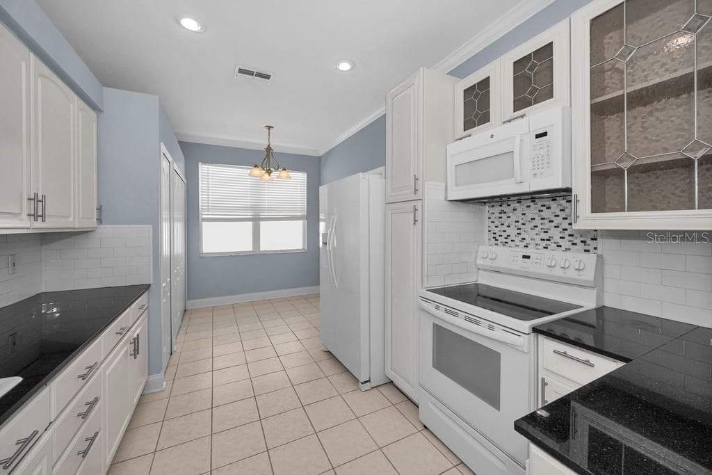 Single Family Residence at 18104 HAMDEN PARK WAY, TAMPA, photo 13 of 29