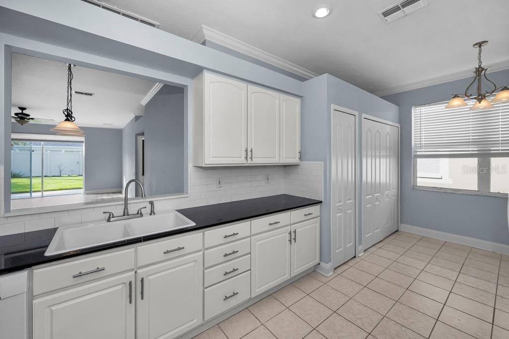 Single Family Residence at 18104 HAMDEN PARK WAY, TAMPA, photo 14 of 29
