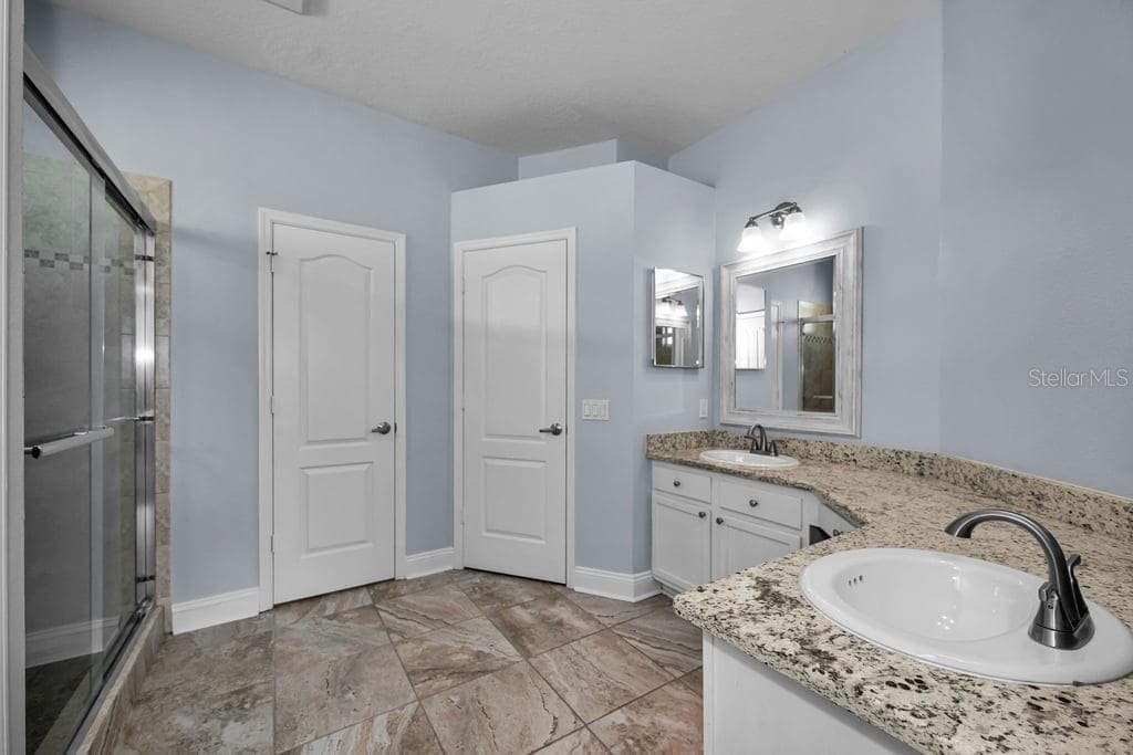 Single Family Residence at 18104 HAMDEN PARK WAY, TAMPA, photo 17 of 29