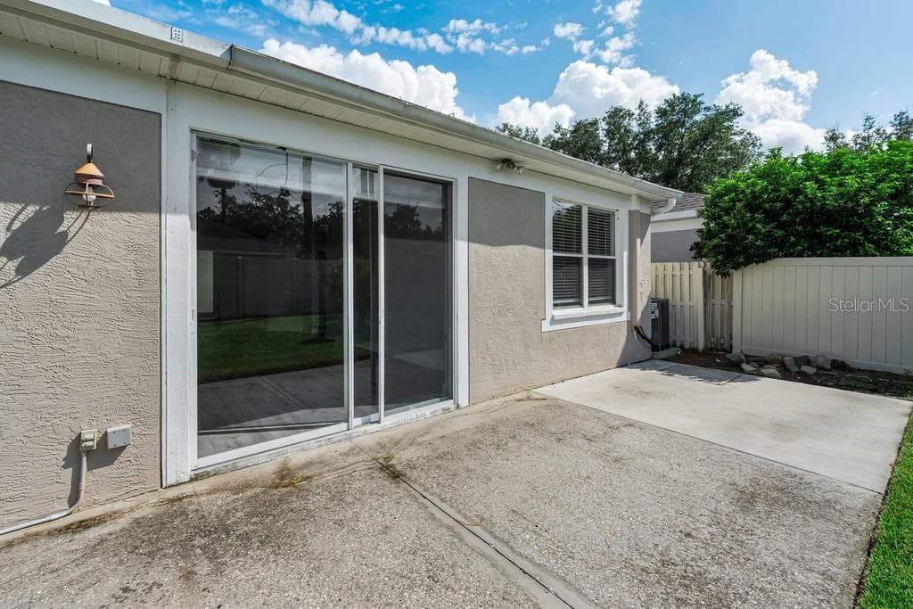 Single Family Residence at 18104 HAMDEN PARK WAY, TAMPA, photo 25 of 29