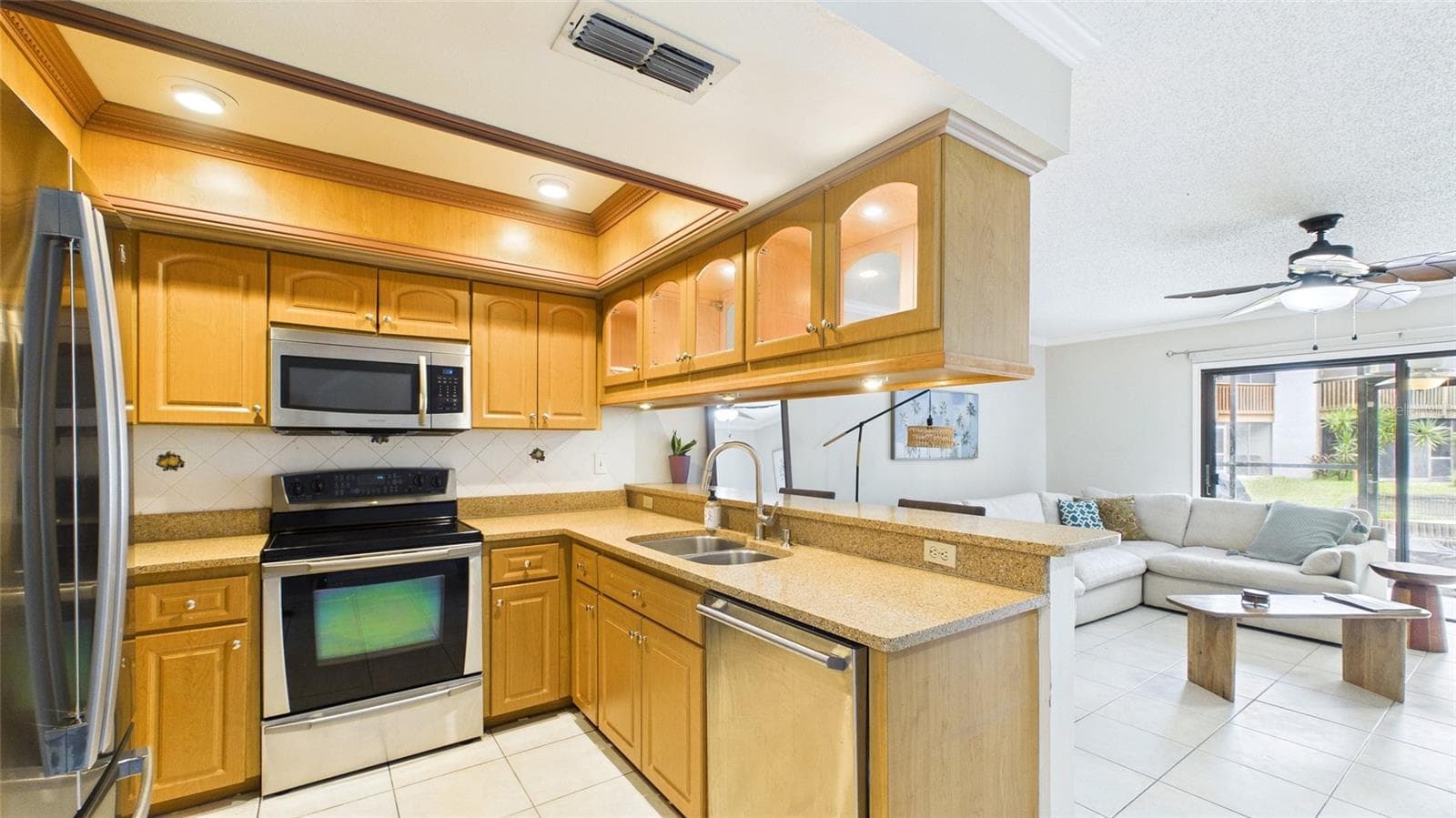 Townhouse at 2122 TARPON LANDINGS DR, TARPON SPRINGS, photo 10 of 47