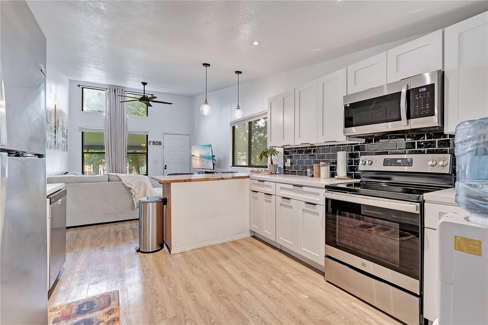 Single Family Residence at 415 S LANCELOT AVE, ORLANDO, photo 9 of 28