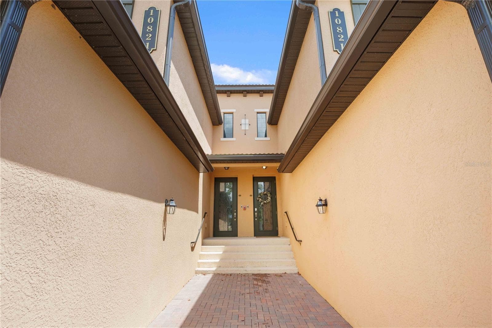 Beautiful Front Entry - 10821 TARFLOWER DR #202, VENICE