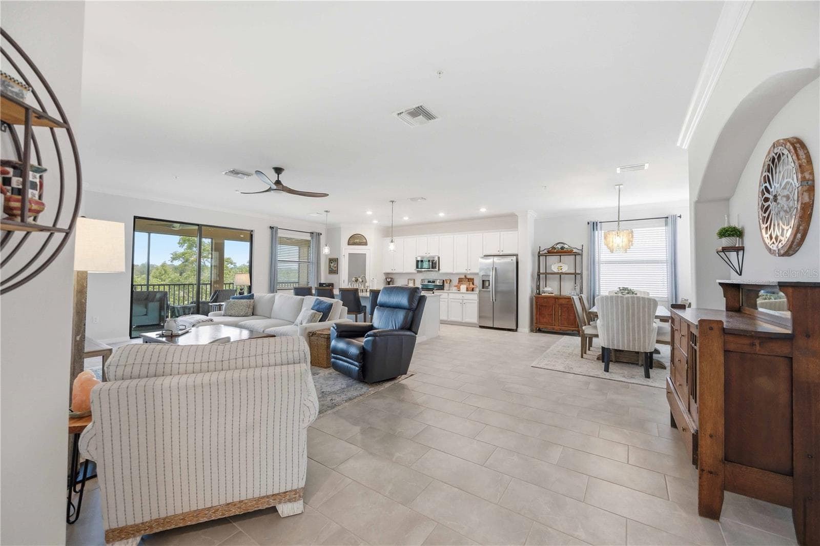 Great First Floor living on the second floor! - 10821 TARFLOWER DR #202, VENICE