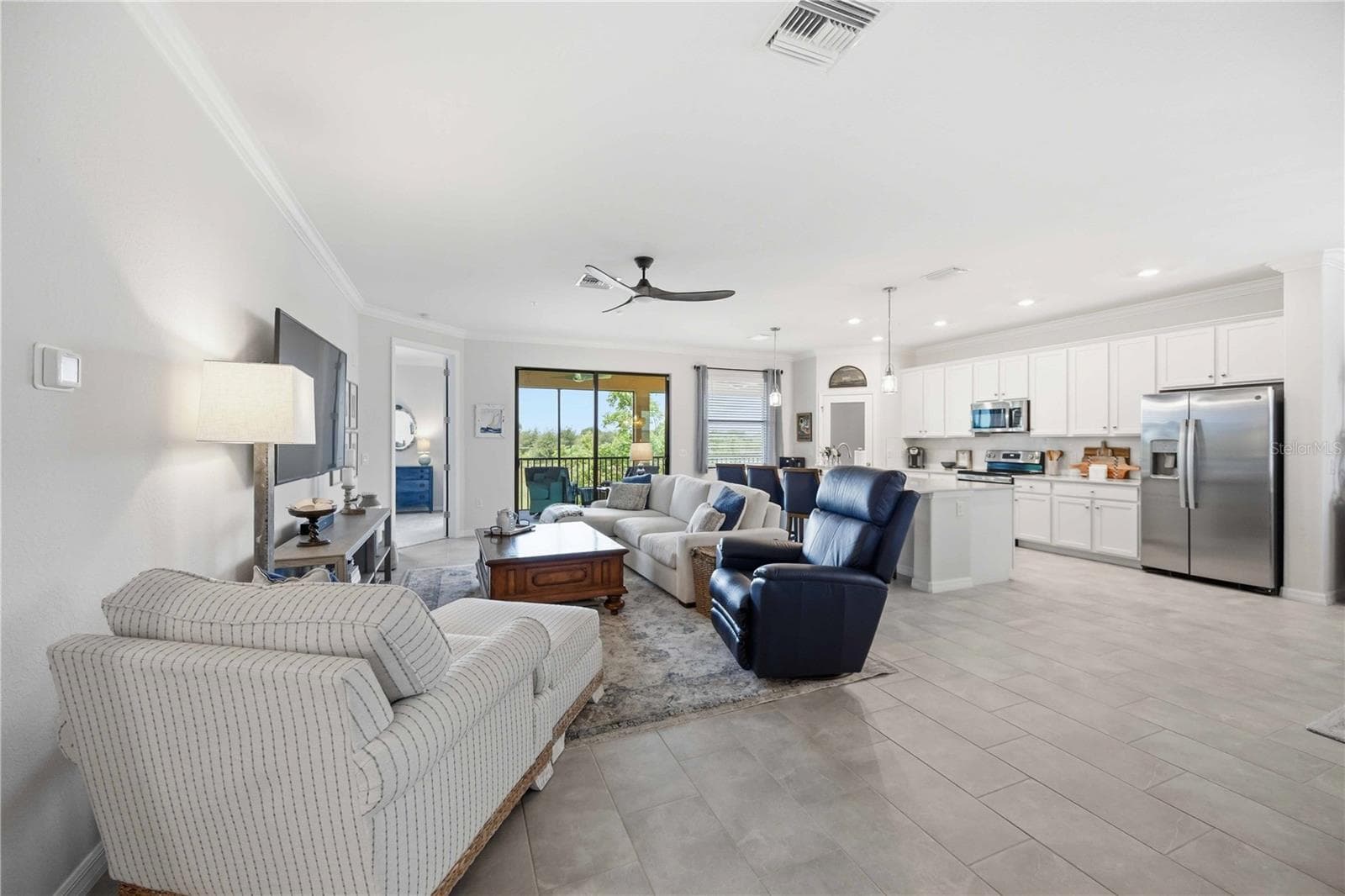 More than 2200 sq ft of fabulous living.  Complete with all appliances, and easy living overlooking a beautiful lake - this home comes with two golf memberships to the newly designed Fry Straka course . - 10821 TARFLOWER DR #202, VENICE