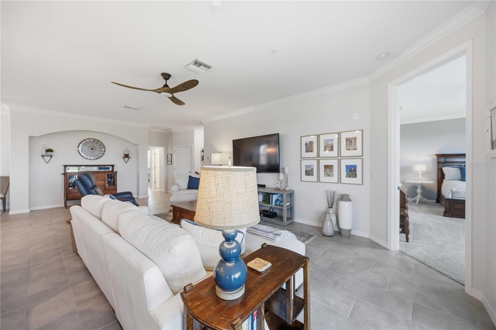 More than 2200 sq ft of fabulous living.  Complete with all appliances, and easy living overlooking a beautiful lake - this home comes with two golf memberships to the newly designed Fry Straka course . - 10821 TARFLOWER DR #202, VENICE