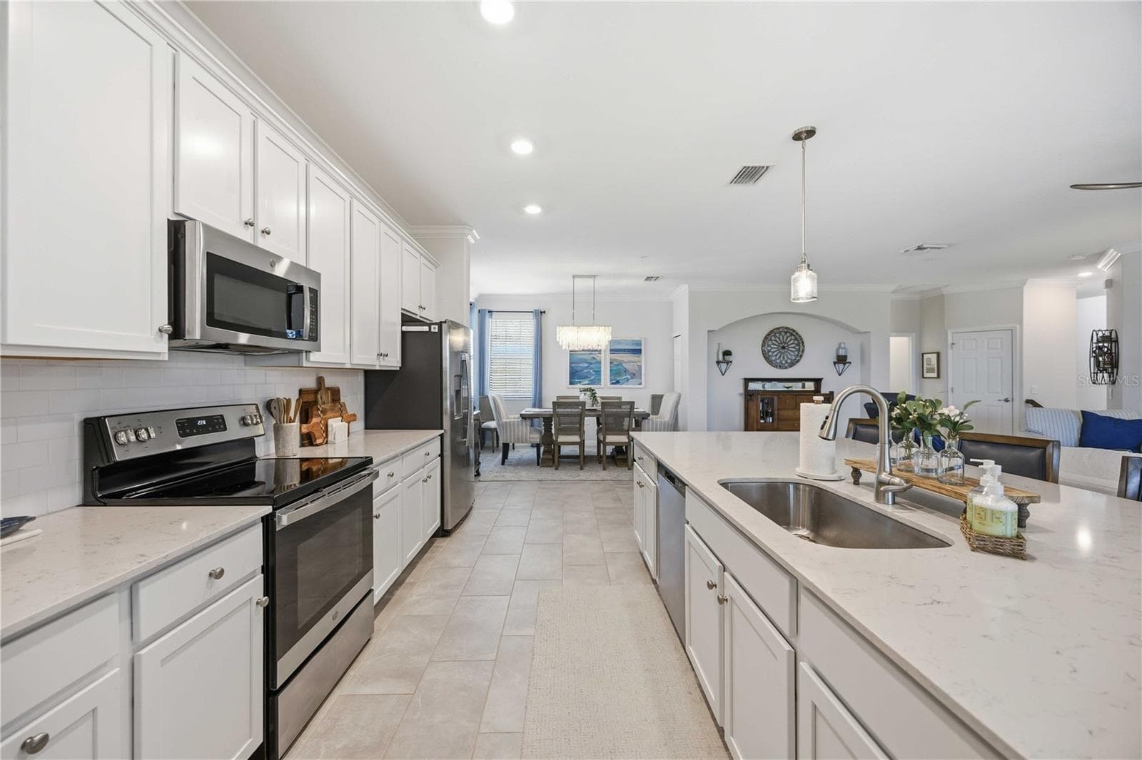 A large/stunning kitchen to serve family and guests alike. - 10821 TARFLOWER DR #202, VENICE