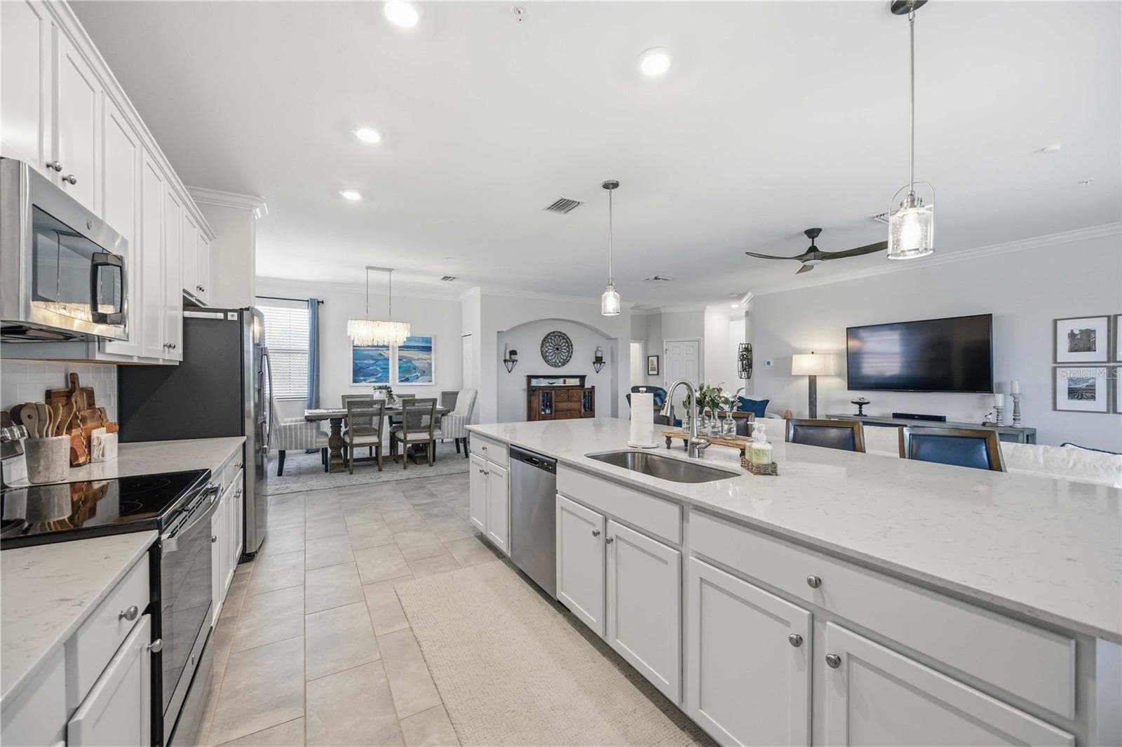 A large/stunning kitchen to serve family and guests alike. - 10821 TARFLOWER DR #202, VENICE