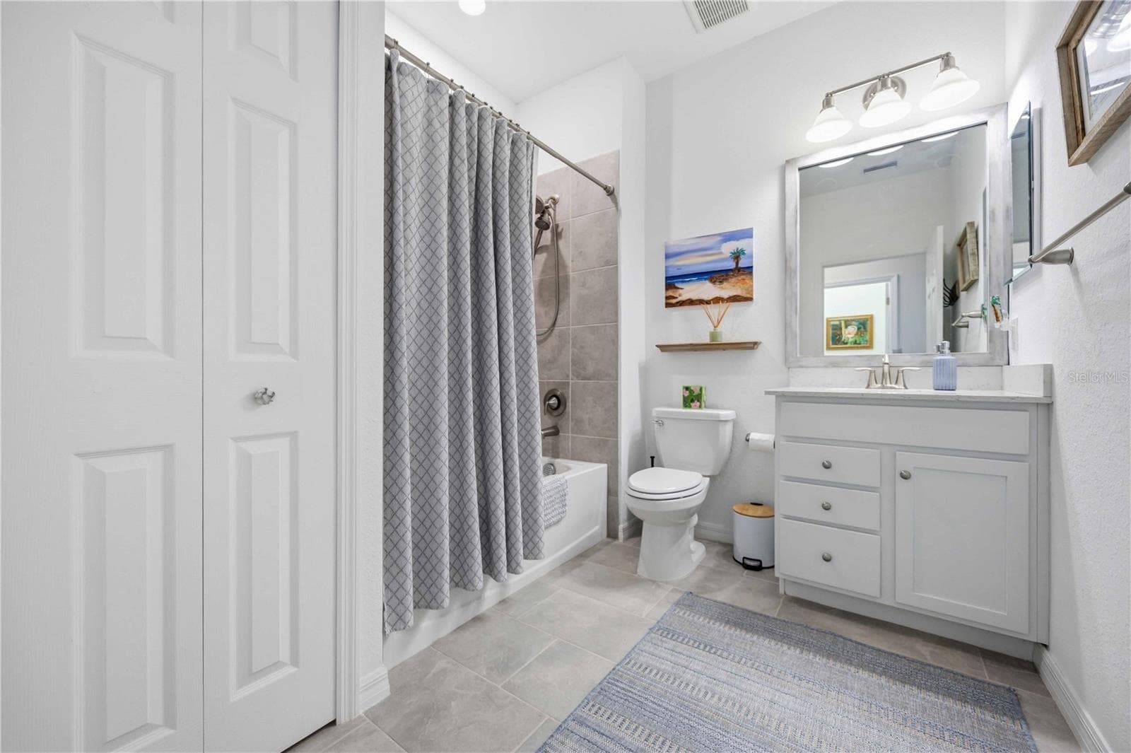 The guest bath has tub/shower combination - 10821 TARFLOWER DR #202, VENICE