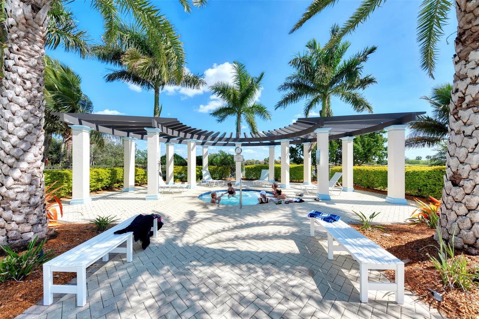 The Spa at SN - under the trellis a large outdoor spa awaits. - 10821 TARFLOWER DR #202, VENICE