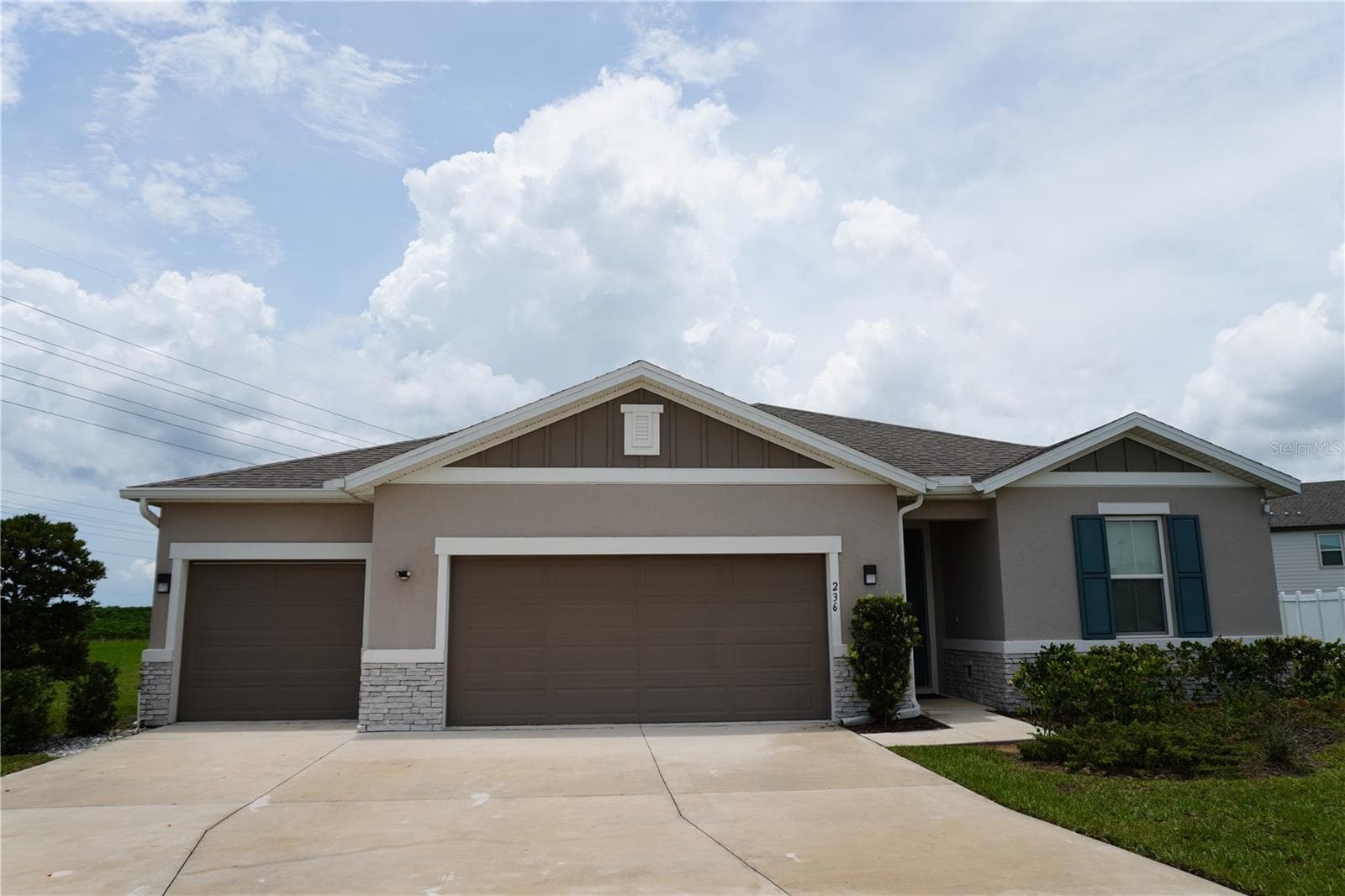 236 HILLCREST DR