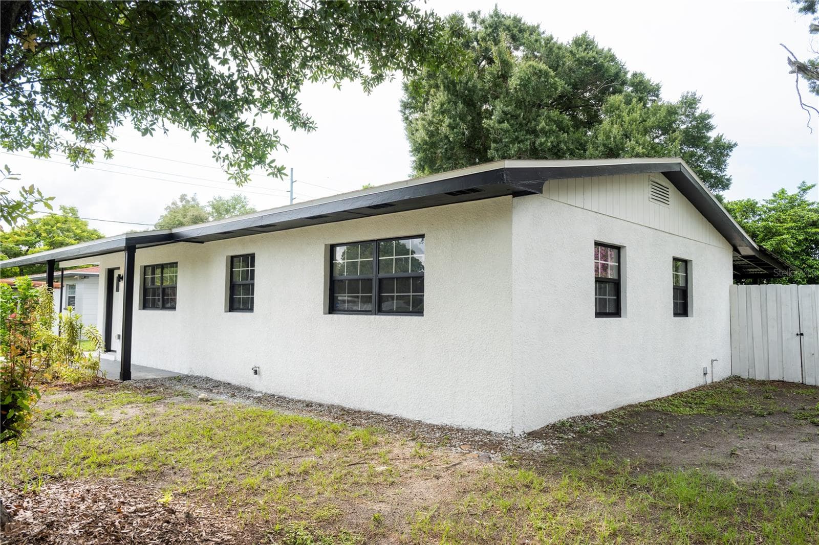 Front Right Side - 4104 W WISCONSIN AVE, TAMPA
