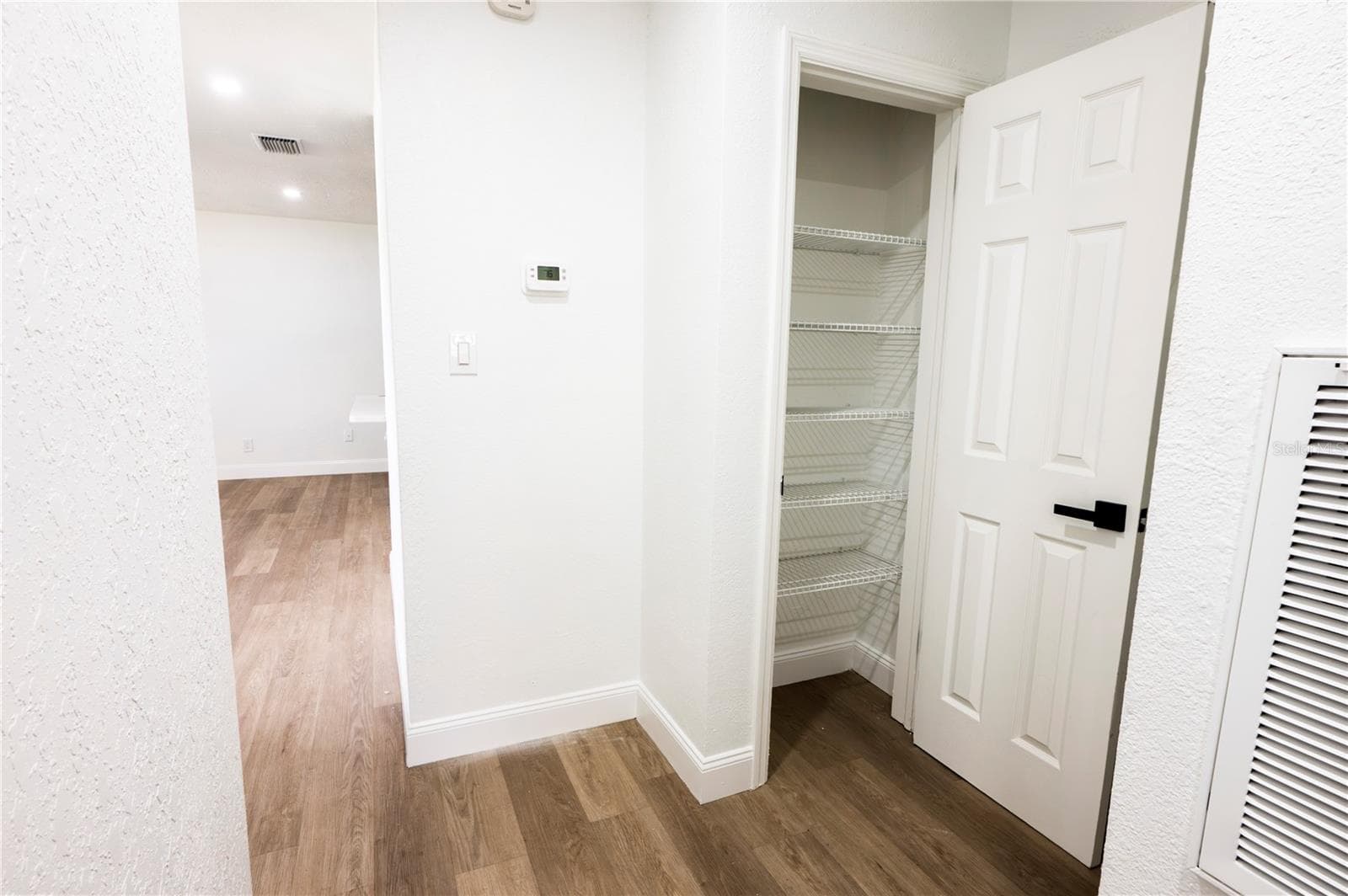 Hall Linen Closet - 4104 W WISCONSIN AVE, TAMPA
