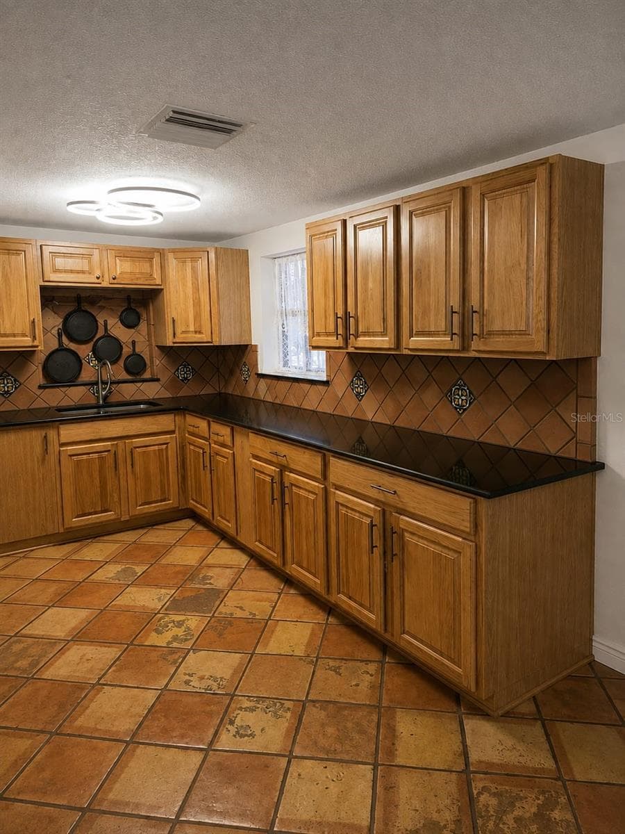 Single Family Residence at 16109 INDIAN MOUND RD, TAMPA, photo 4 of 18