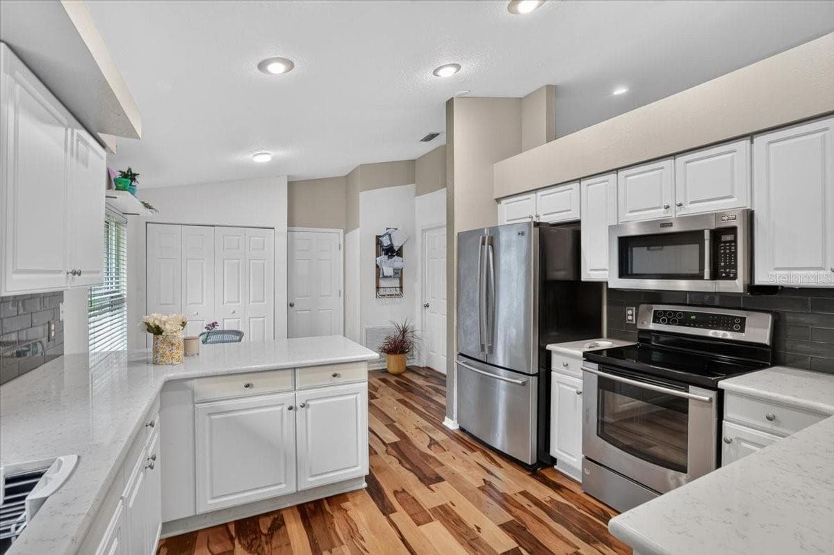Single Family Residence at 5539 AVENUE DU SOLEIL, LUTZ, photo 22 of 53