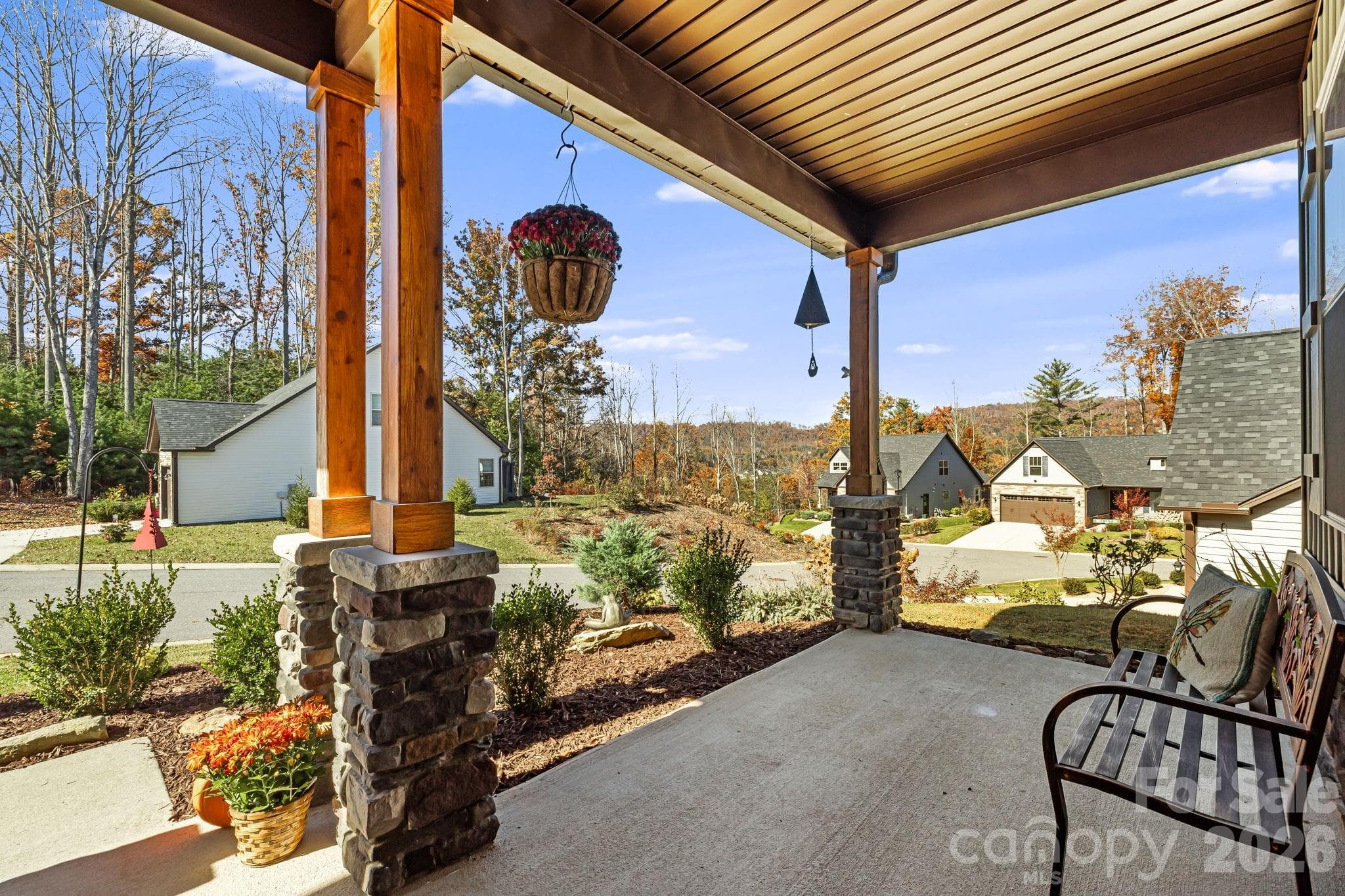 Beautiful well well-manicured neighborhood for evening strolls, and watching a sunset. - Weaverville