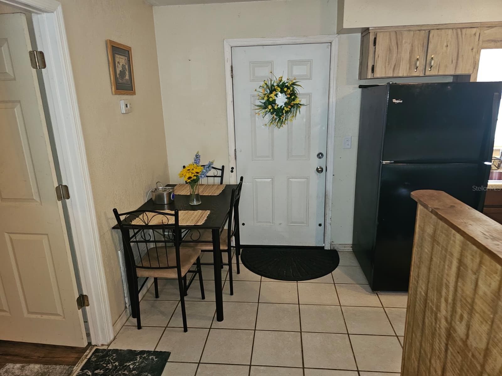 Dining area and access to back fenced in yard - 5203 SE 114TH ST, BELLEVIEW