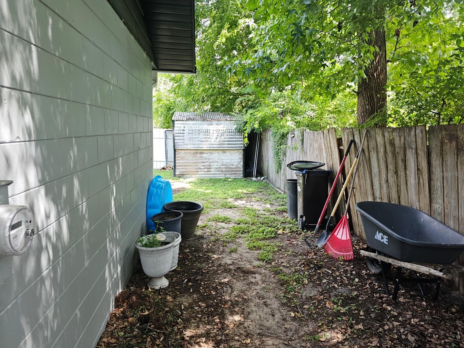 side yard - 5203 SE 114TH ST, BELLEVIEW