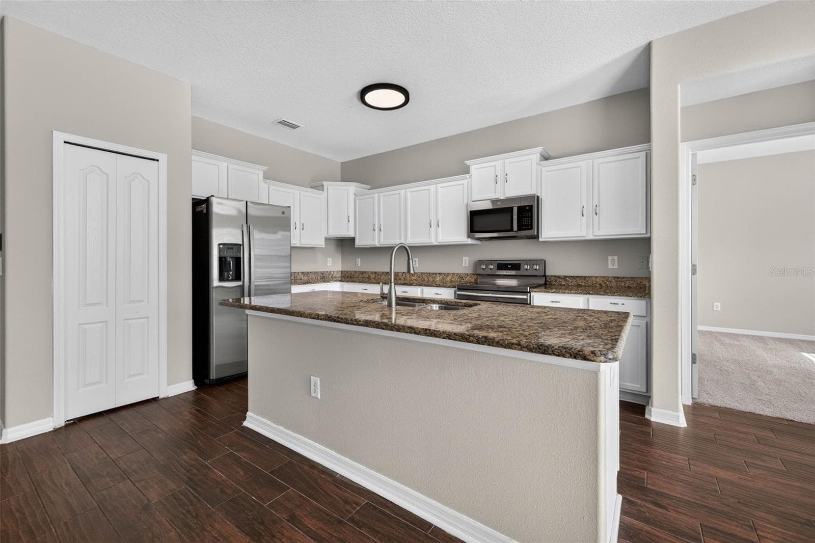 Chefs Kitchen with Pantry - 14013 HOLLOW LEAF PL, RIVERVIEW