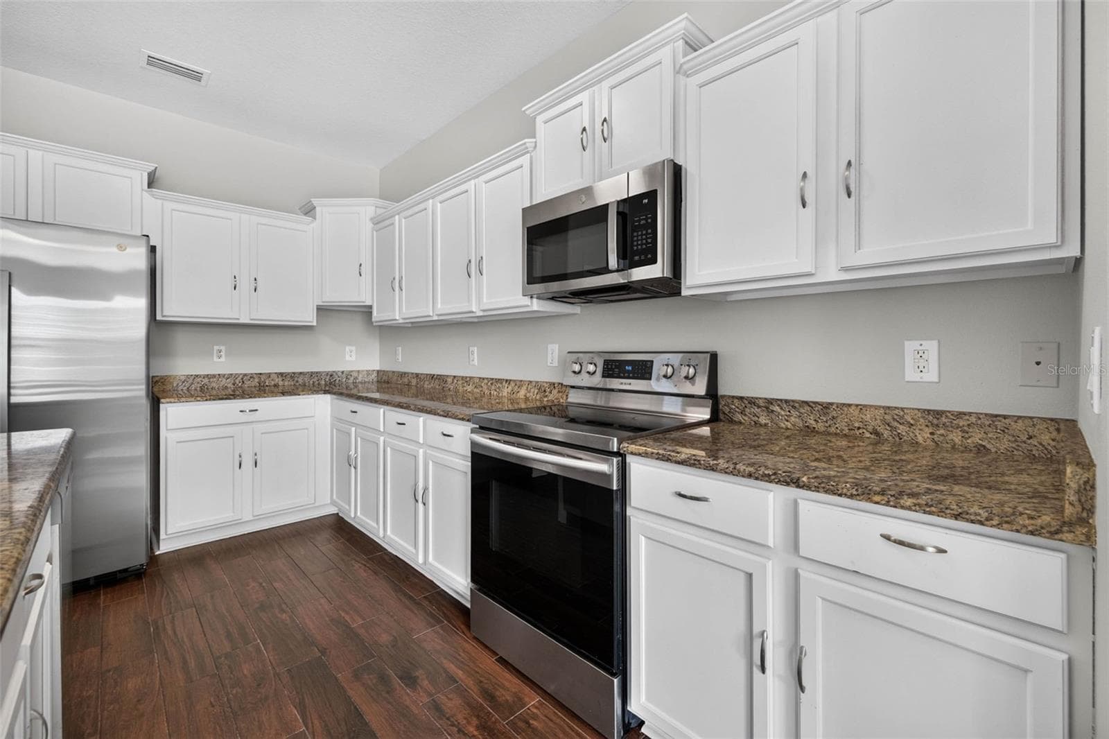 Chefs Kitchen with Pantry - 14013 HOLLOW LEAF PL, RIVERVIEW