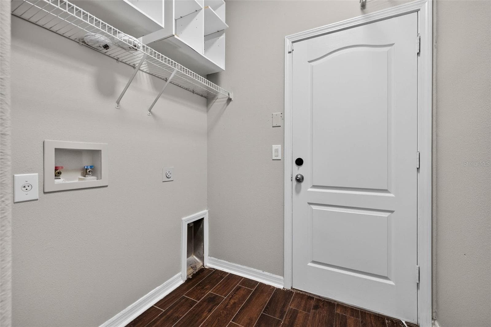 Indoor Laundry Room with Garage Access - 14013 HOLLOW LEAF PL, RIVERVIEW