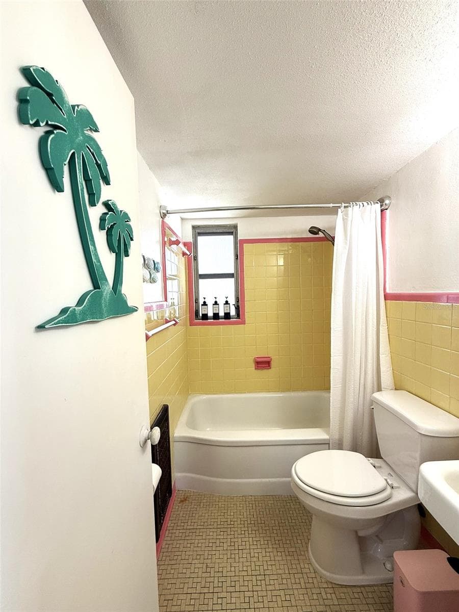 Duplex at 12609 SUNSHINE LN, TREASURE ISLAND, photo 19 of 56