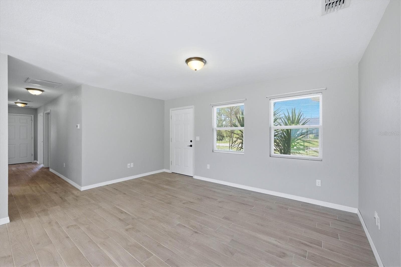 Single Family Residence at 10453 REIMS AVE, ENGLEWOOD, photo 6 of 32
